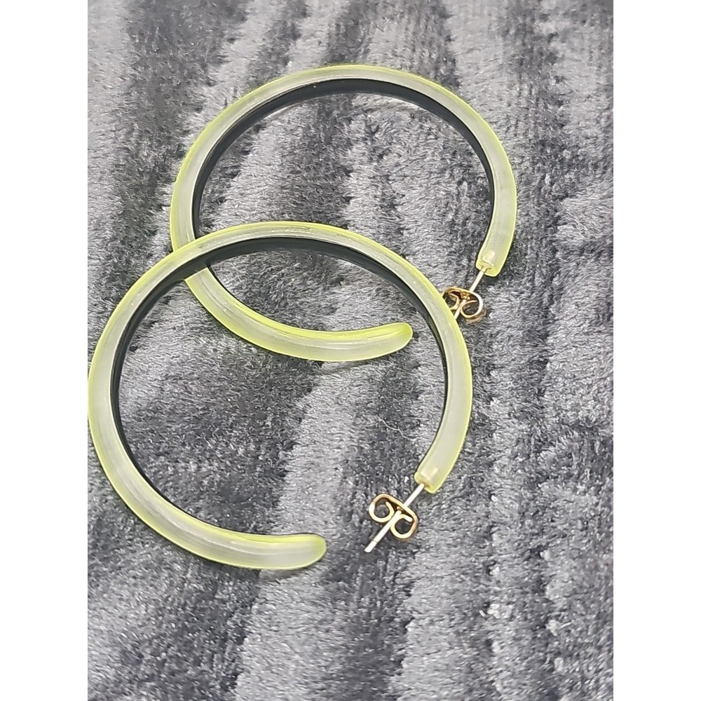 Alexis Bittar Large Skinny Neon Yellow Lucite Hoop Earrings - Picture 3 of 5